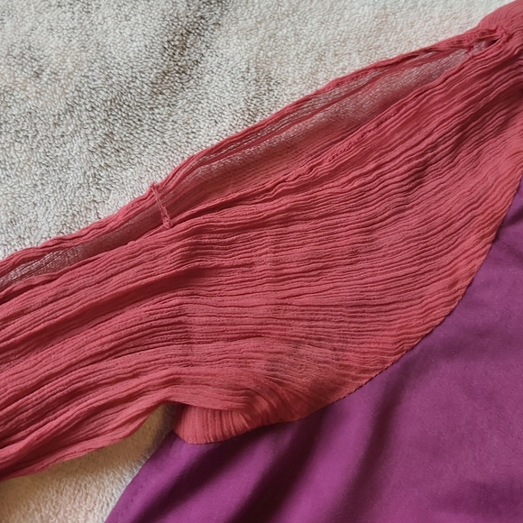 Tahari Hi-Low Blouse - Picture 3 of 6